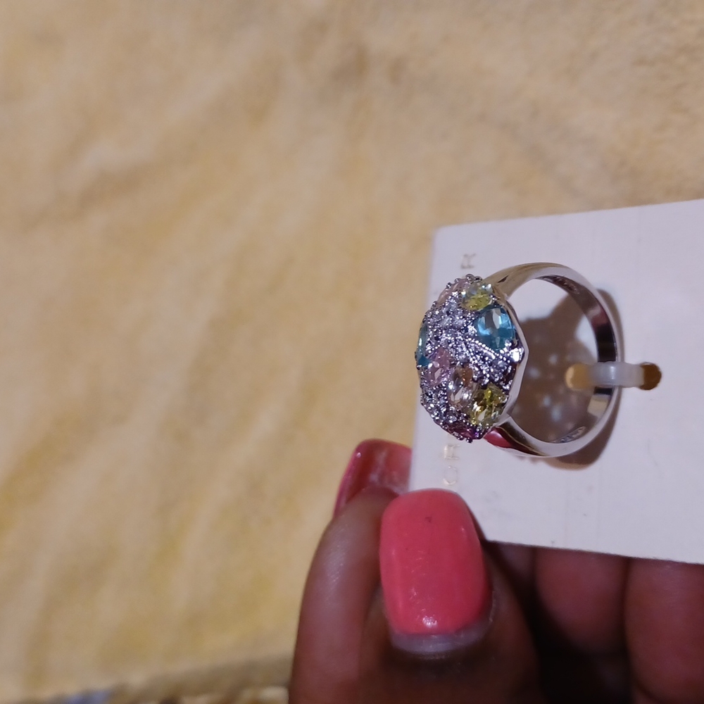 Lord & Taylor ring đź’Ť - Picture 3 of 3